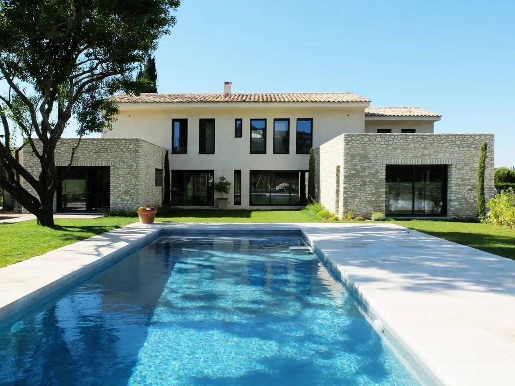 Réalisation d'une maison individuelle de standing à l'architecture contemporaine sur Saint Rémy de Provence en plein cœur des Alpilles