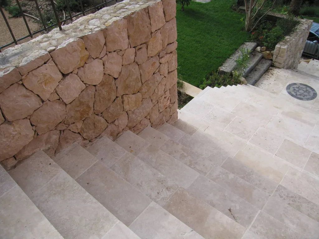 Travertin Classic - Une terrasse extérieure éblouissante
