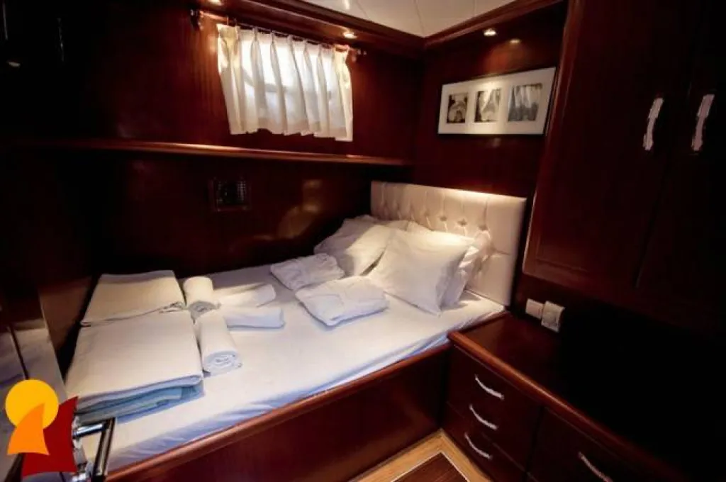 Location d'un grand voilier type goélettes pour des vacances à Marseille