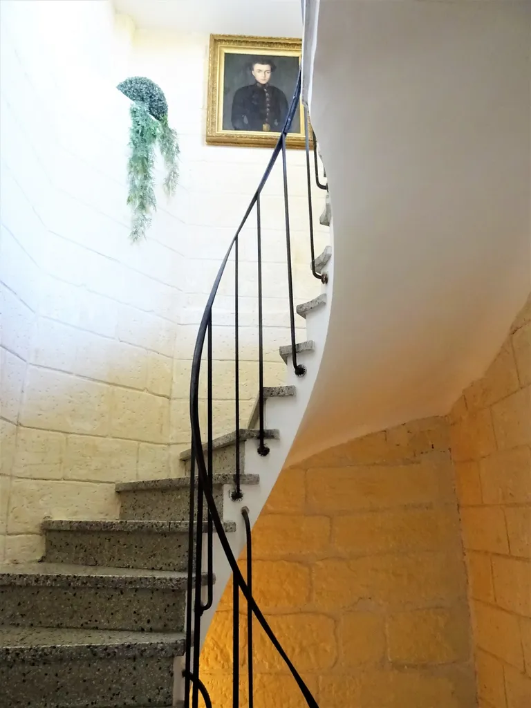 Avignon intra muros, zone piétonne, appartement de charme rénové   