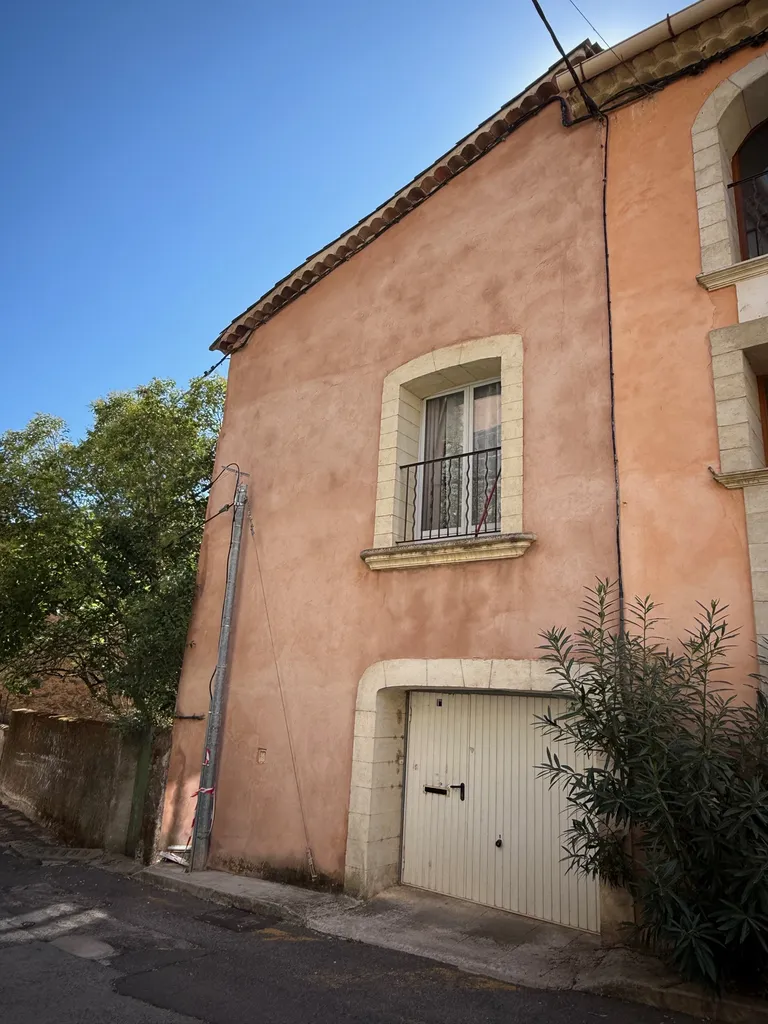Maison de village avec garage à Ste Anastasie sur Issole