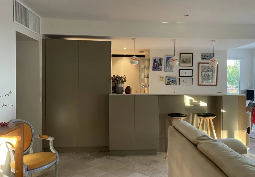 Réalisation d'une cuisine sur mesure moderne avec pose à Sanary sur Mer dans le 83