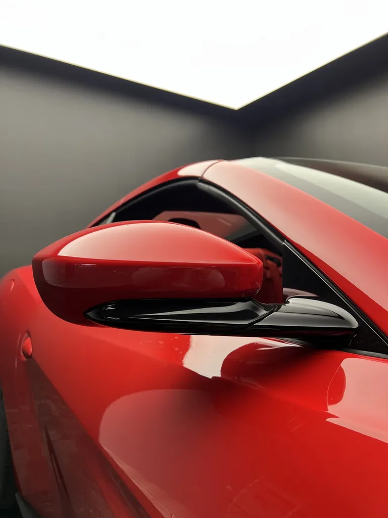 Quand une Ferrari en cache une autre chez DSP Service à Le Mans