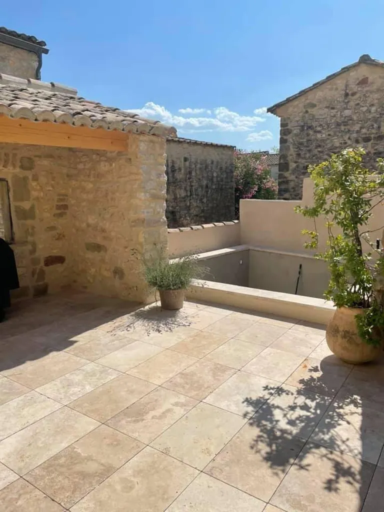 DALLES SUR PLOT TRAVERTIN BEIGE 1er choix MIX 