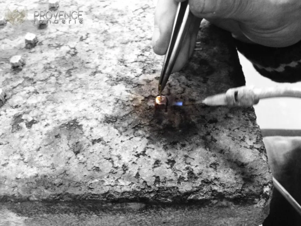 Soudure pour bijoux fantaisie réalisée par un créateur à Marseille
