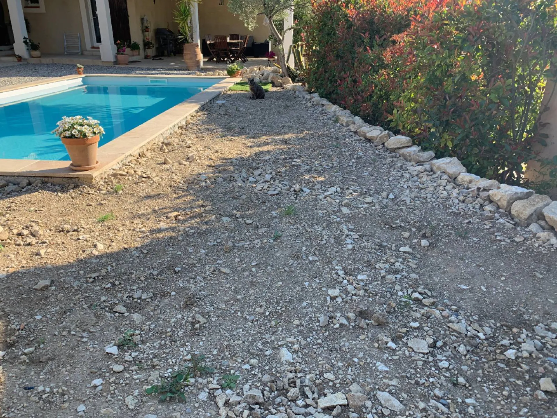 Paysagiste pour aménagement de jardin autour d’une piscine à Rognac