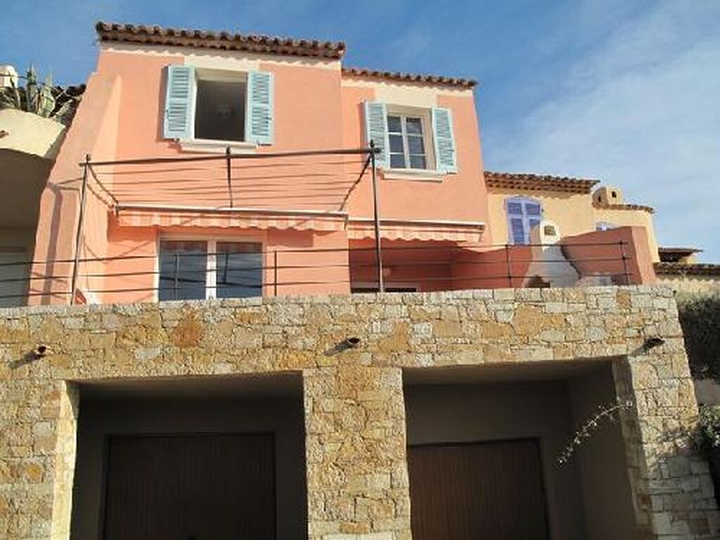 Dans domaine privé vente  4 Saint Cyr Sur Mer avec golf, tennis, piscine