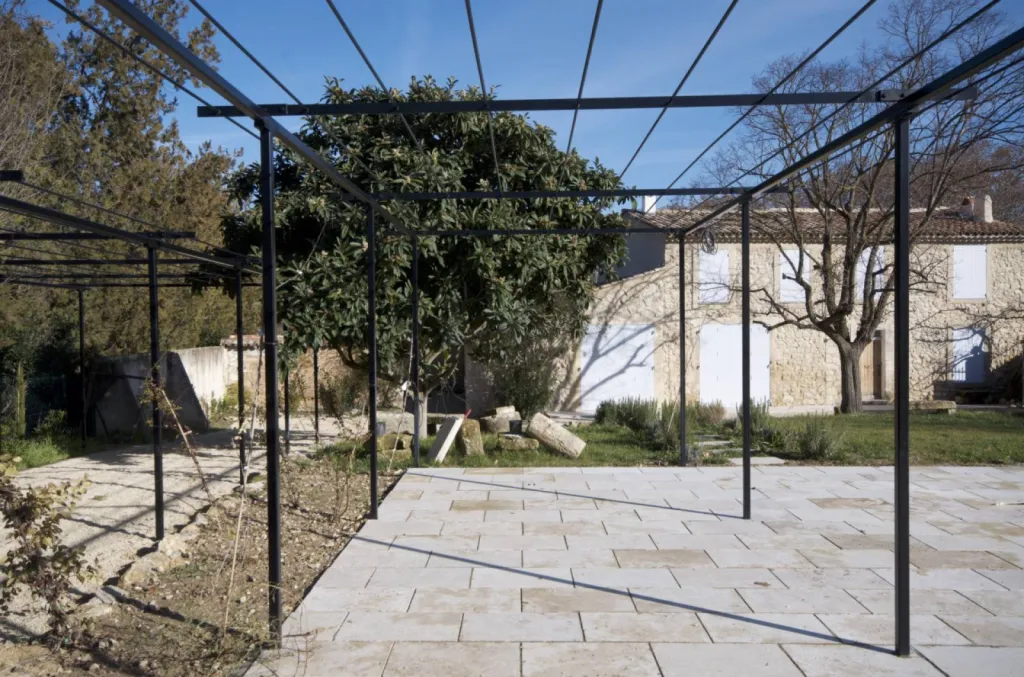 Plages piscine, pergolas ferronnerie