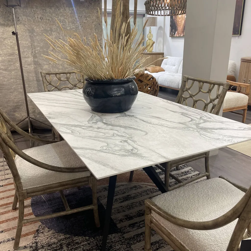 table à manger en céramique à hyeres près de la Valette