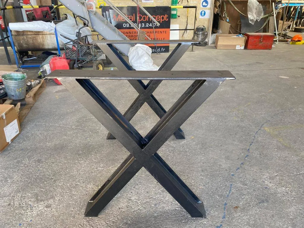 FABRICATION SUIVANT DIMENSIONS DEMANDEES DE PIEDS DE TABLE EN ACIER METALLIQUE POUR UN CLIENT A AIX EN PROVENCE  ET SES ALENTOURS 