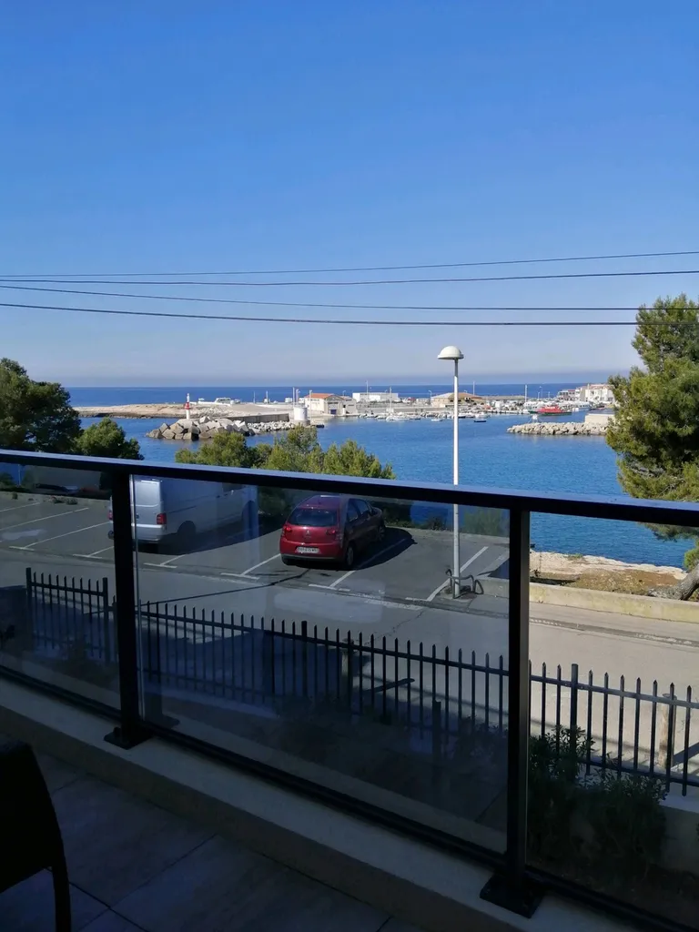 Films adhésifs sur garde corps a NICE.