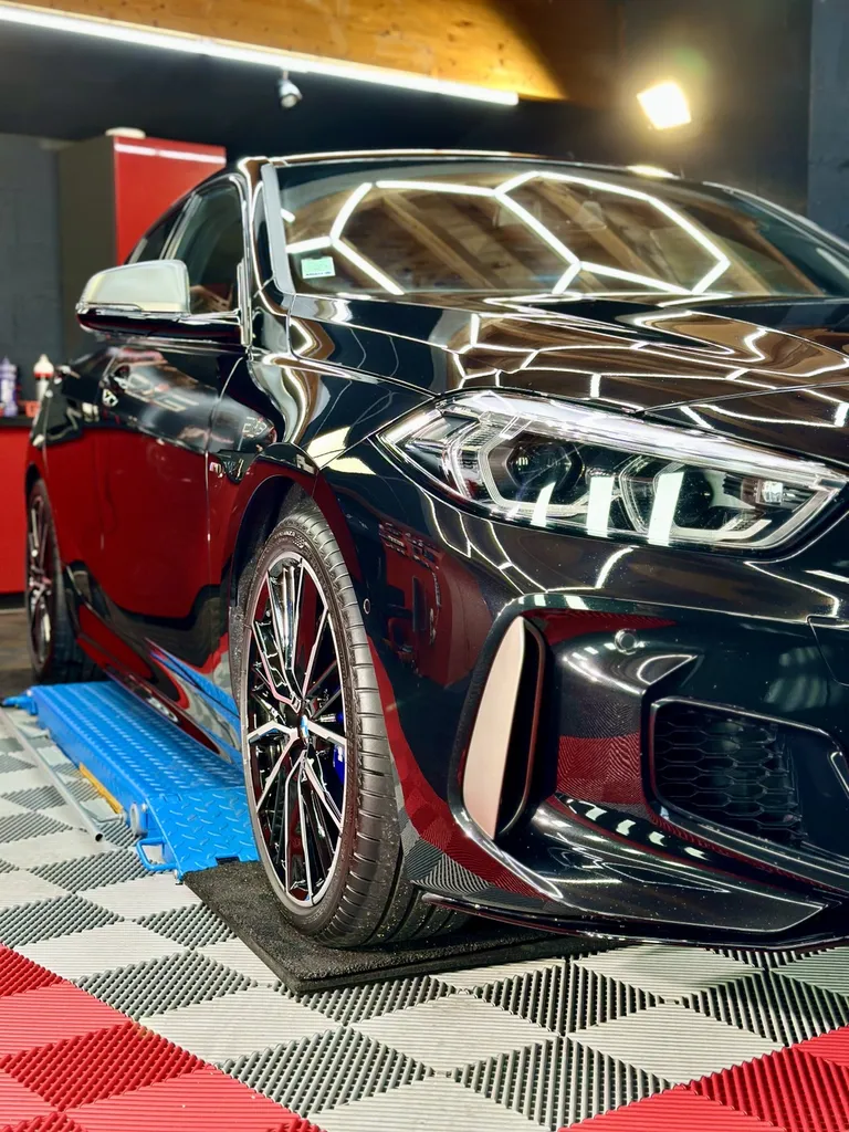 centre de DETAILING traitement céramique contre les micros rayures BMW 135 vaugneray 