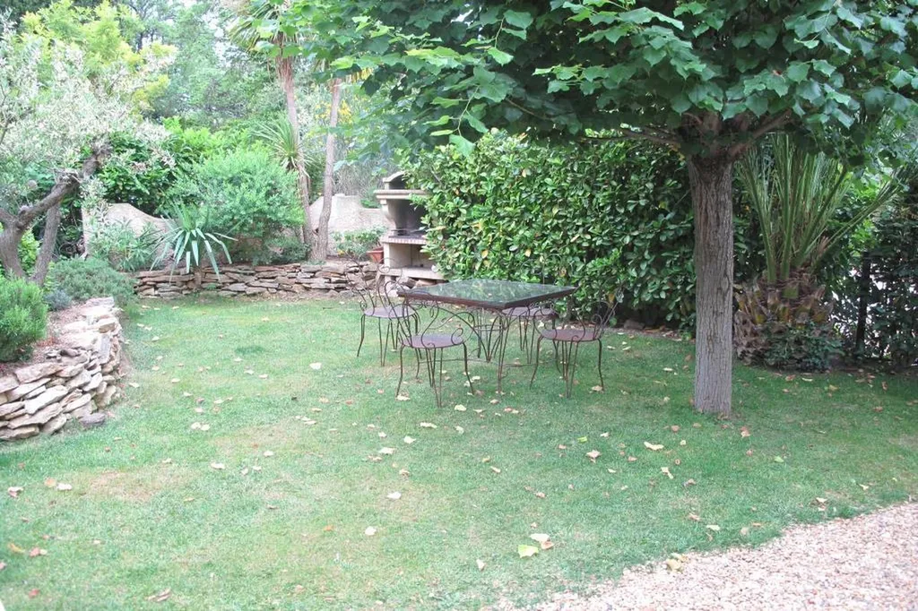 Cassis maison type 4 à vendre terrasse piscine