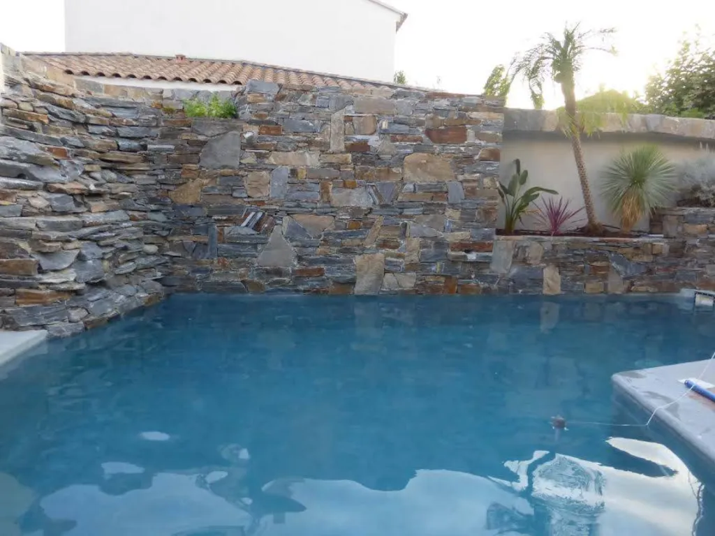 BÉTON CIRE PISCINE-  DE TERRE DU MONDE TOULON