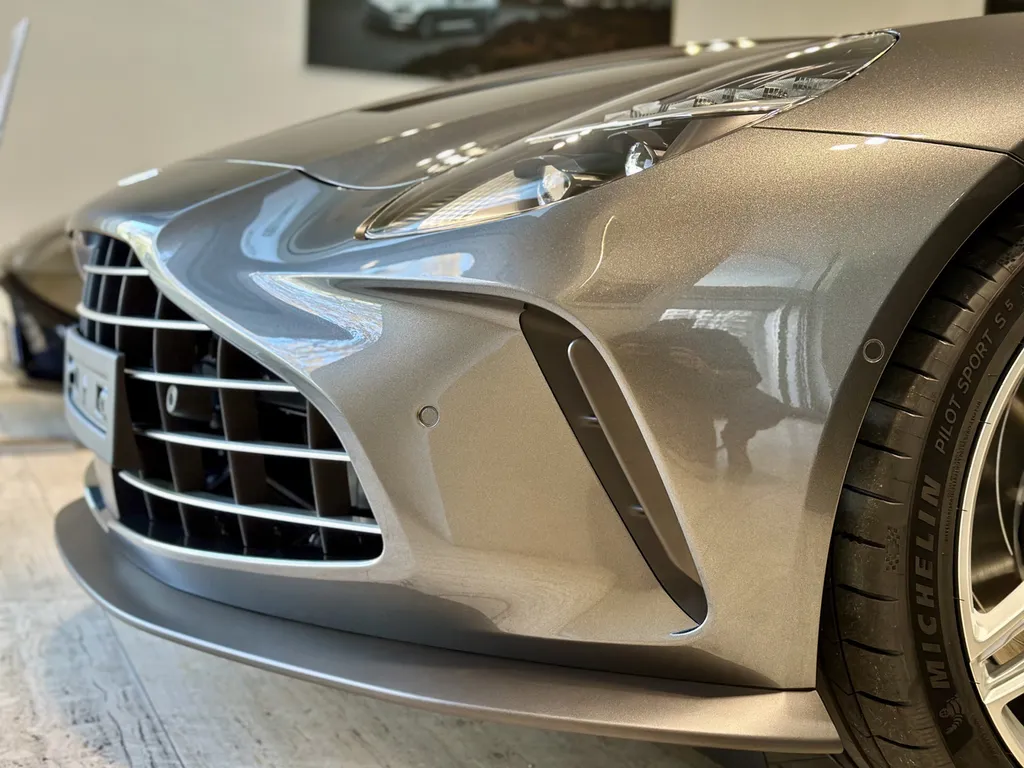 Traitement céramique Aston Martin Vantage DETAILING spécialiste voiture de sport sur Mornant 