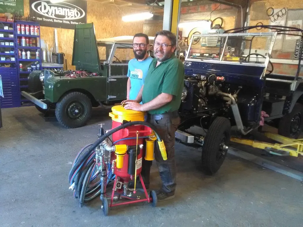 décapage sablage carrosserie land rover sur aquitaine Bordeaux  Angoulême JFS LAND ROVER VINTAGE