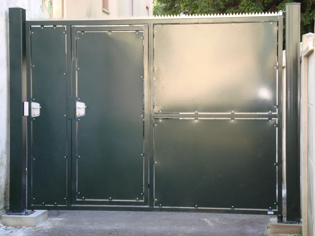 Installation de Portail Manuel Copropriété, Portes de Garage et Grilles de Sécurité à Bernay dans l’Eure à proximité de Menneval et Beaumont-le-Roger