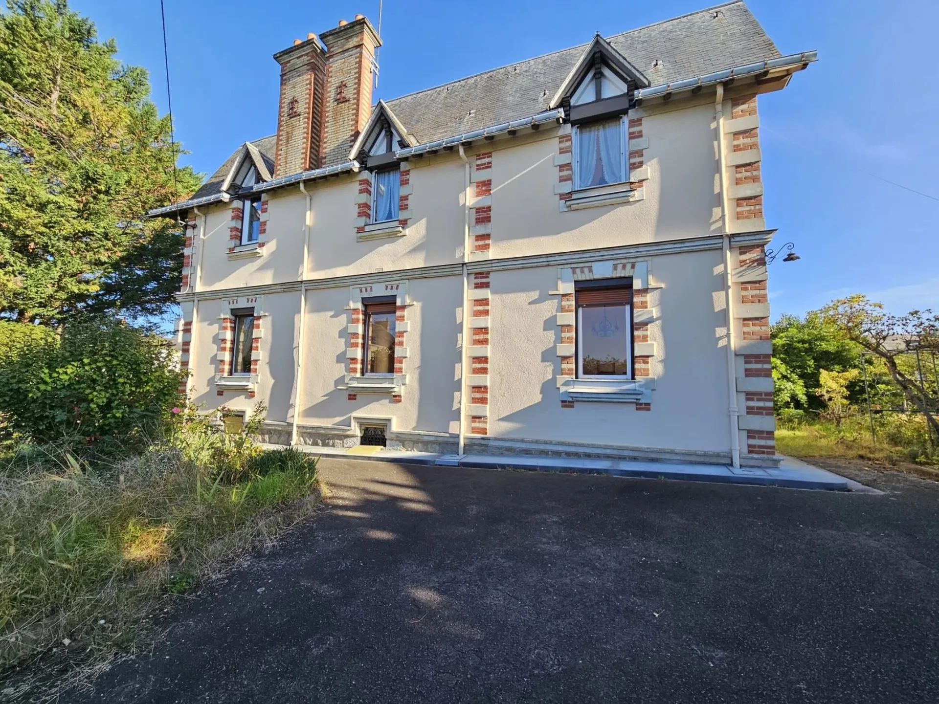 Maison de ville atypique à vendre en Sarthe