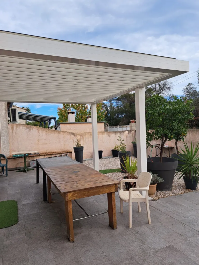Pergola bioclimatique 4800x3200 mm – Élégance et confort à Frontignan