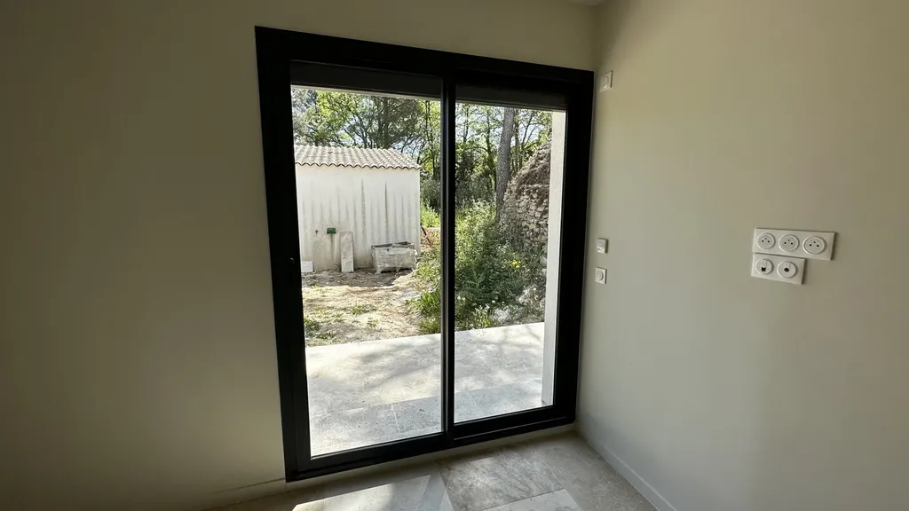 INSTALLATION de menuiserie aluminium sur Aix-en-Provence, en coloris gris anthracite