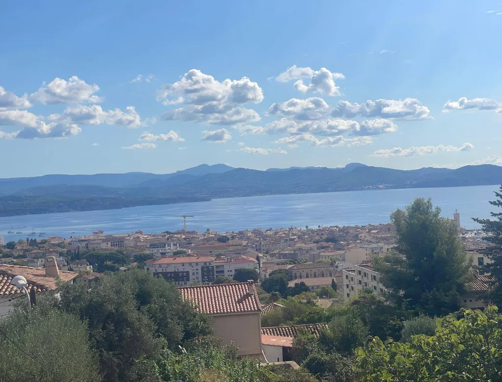 Terrain constructible à vendre avec vue dégagée sur la mer, à La Ciotat dans les bouches du Rhône