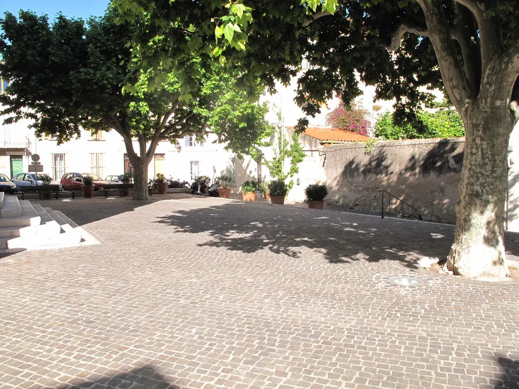 Cassis vente appartement dans le village