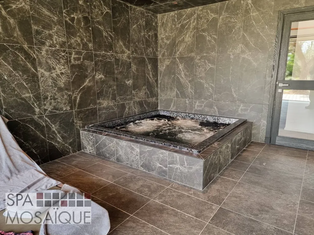 spa carrelé en béton armé Nice