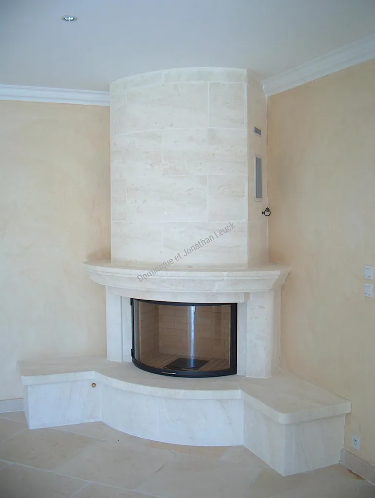 Cheminée avec foyer TOTEM Fire Galbé 900