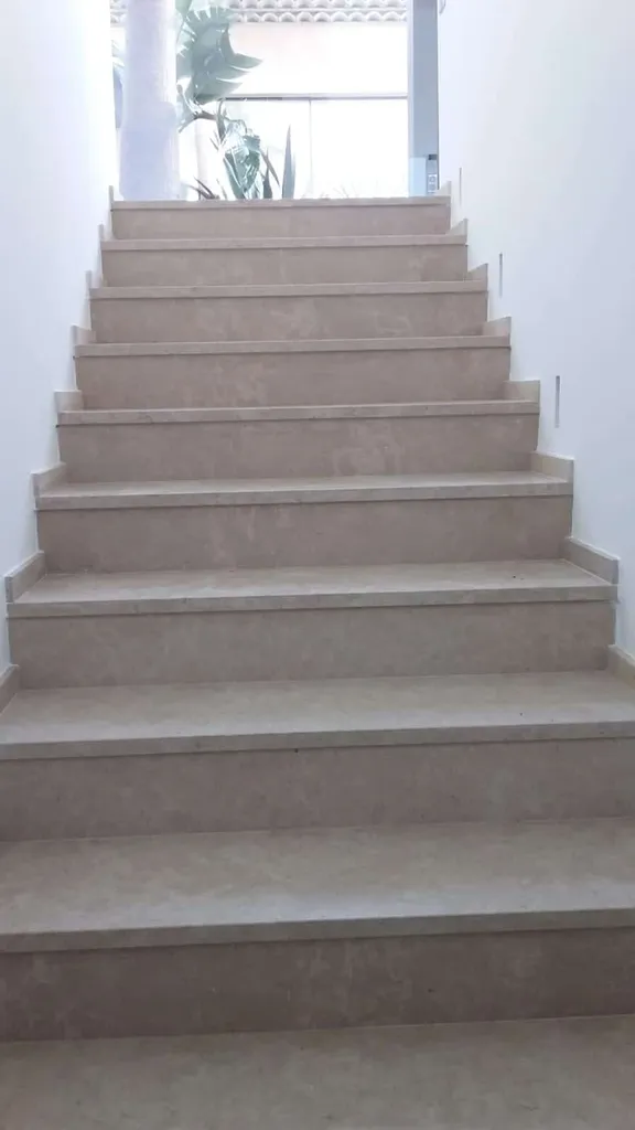 Marches et escaliers intérieurs 100% pierre naturelle