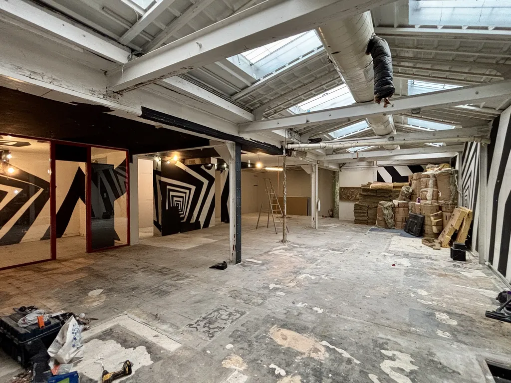 Location - Boutique 245 m², Père Lachaise, Rue des Pyrénées 75020 PARIS