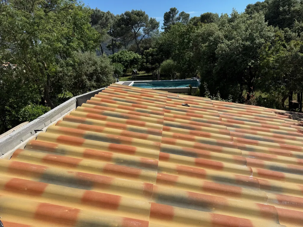 Réfection de toiture d’atelier d’artiste à Aix en Provence par pst et tuile canal