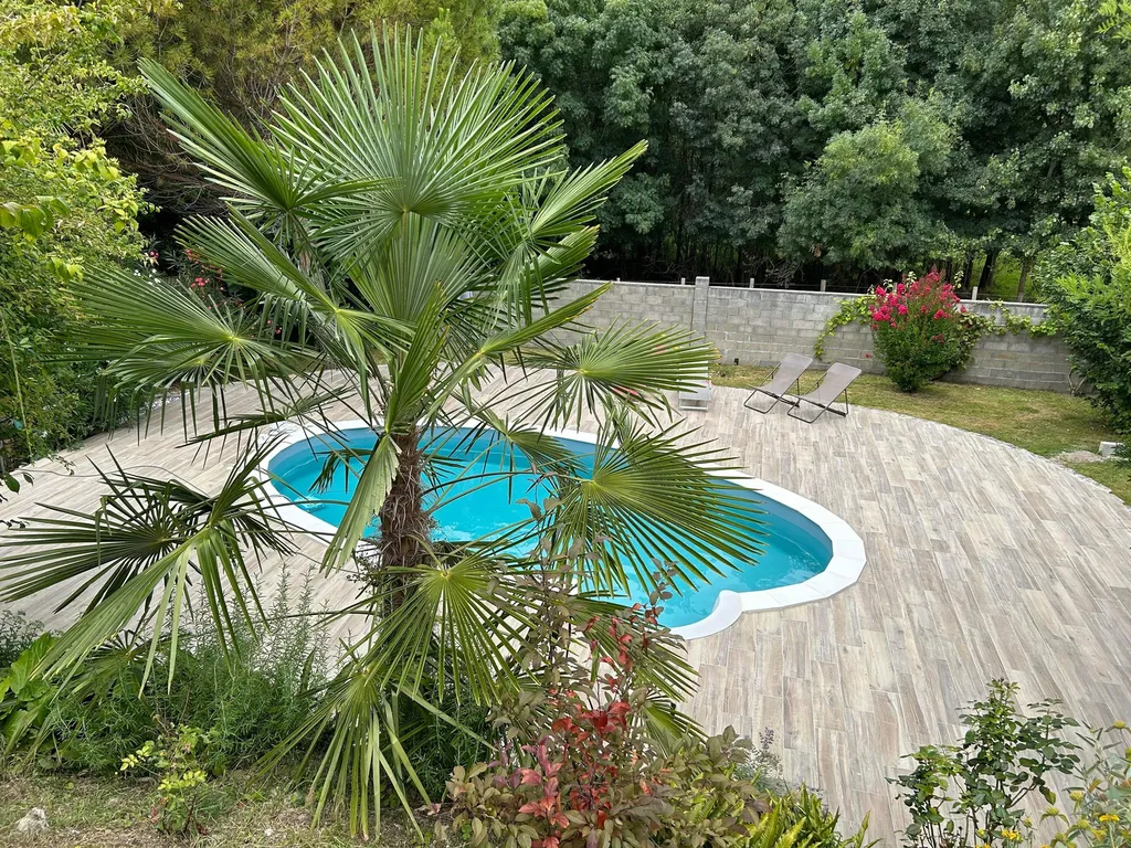 Présentation de l’entreprise LES PISCINES DE CHARENTE: piscinier pour la construction, rénovation ou l'entretien de votre piscine en Charente