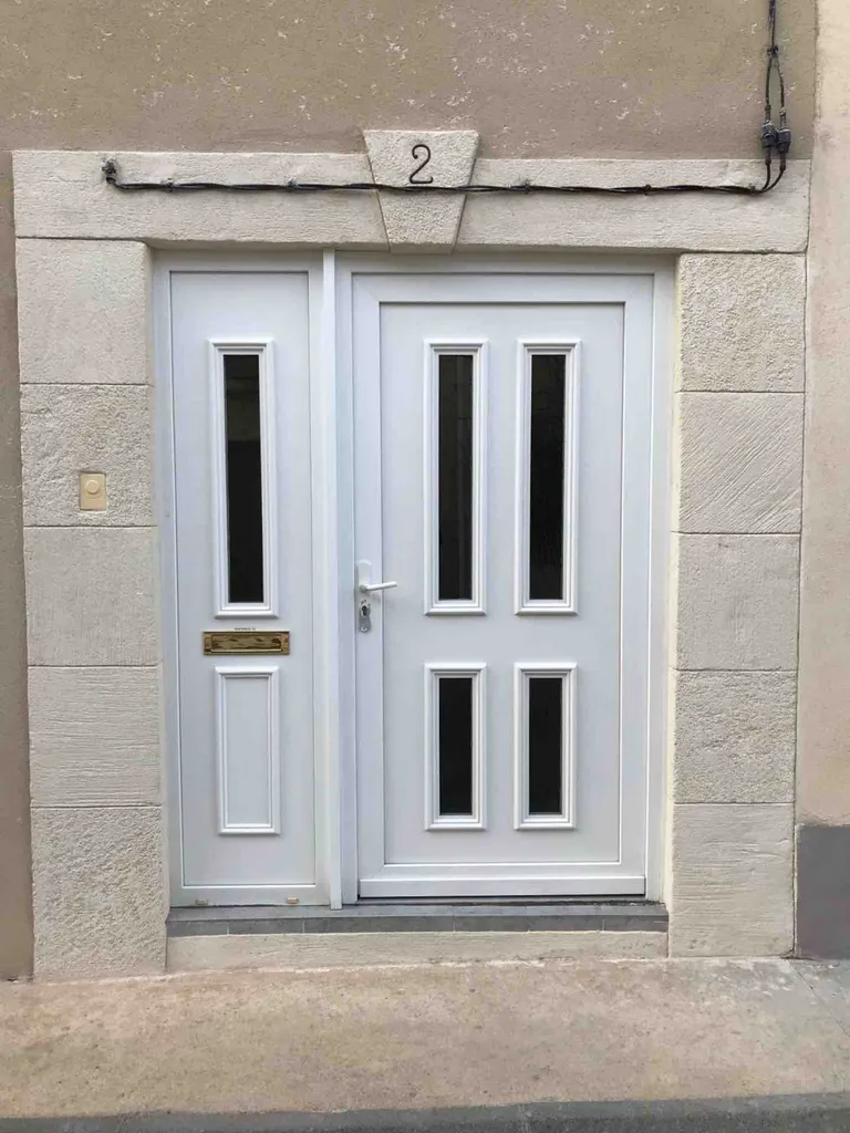 Création d'encadrements, embrasures, linteaux et clés de voûte des ouvertures dans l'occitanie