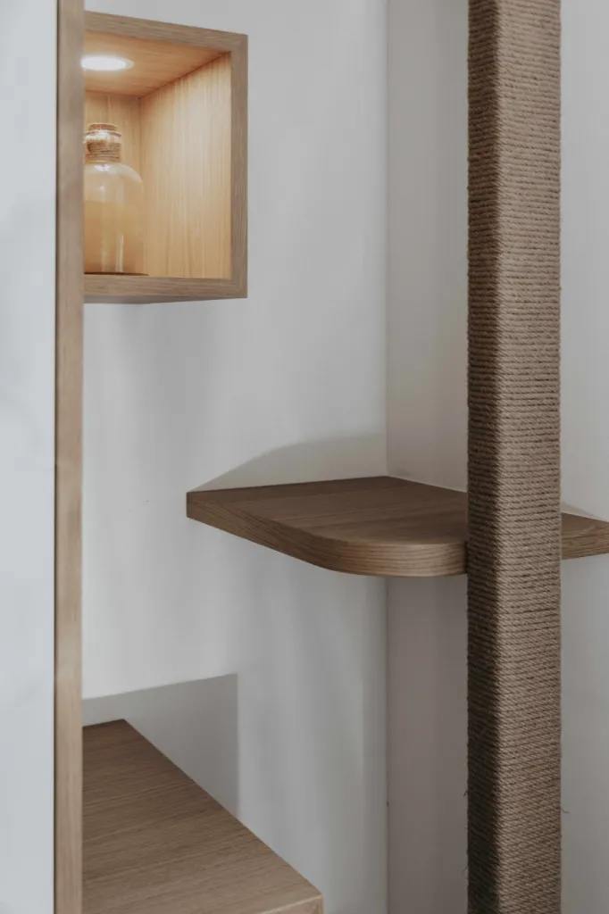 Aménagement mural sur mesure haut de gamme avec arbre à chat à coté de Lyon