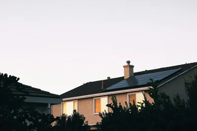 Installation de panneaux solaires bifaciaux EnPhase sur toiture de maison à Gradignan : prix, procédure