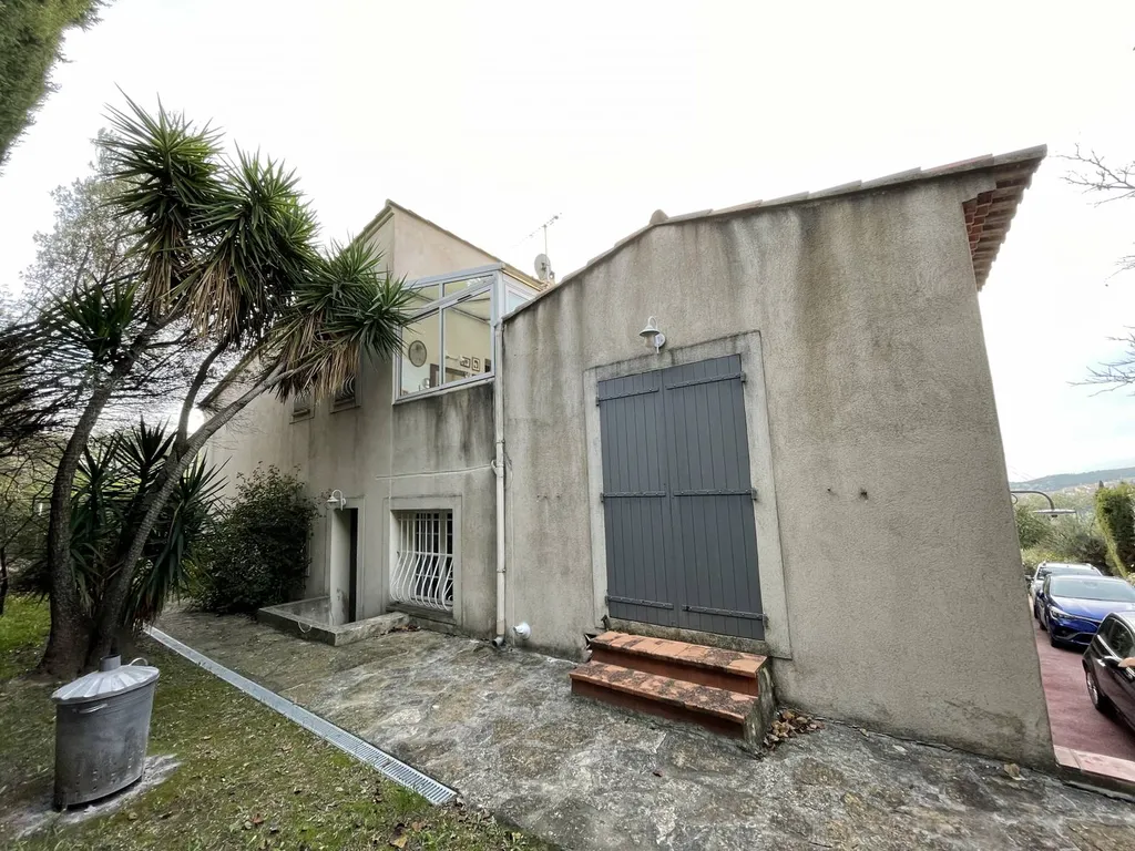 Ravalement de façade pour maison à étage près de la Ciotat