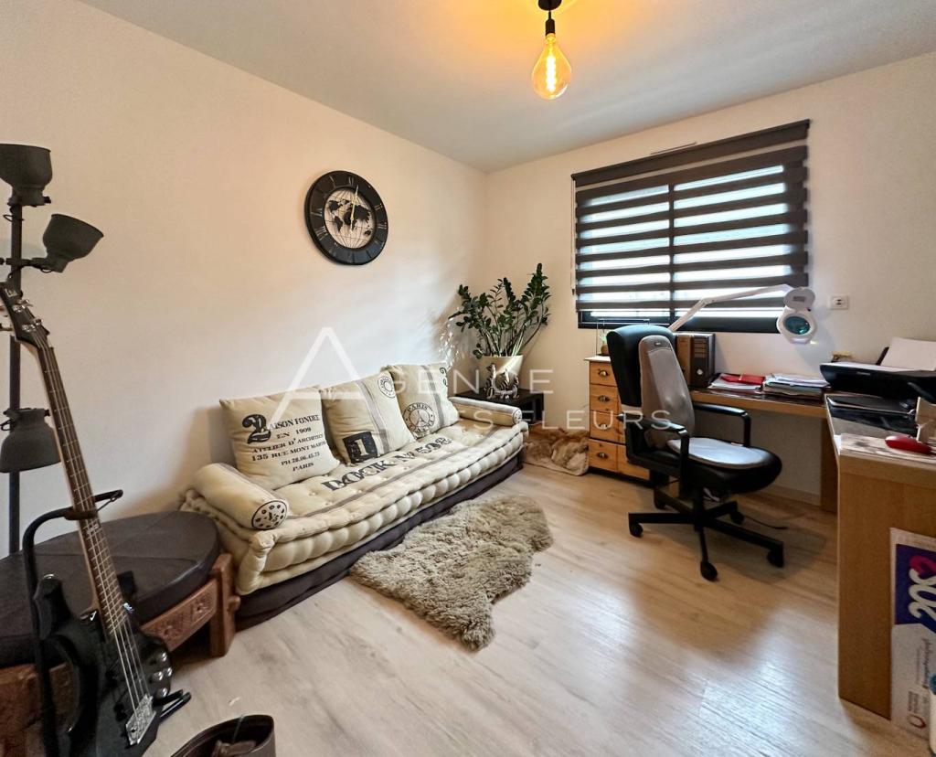 Magnifique plain-pied contemporain sur 832 m² de terrain clos.