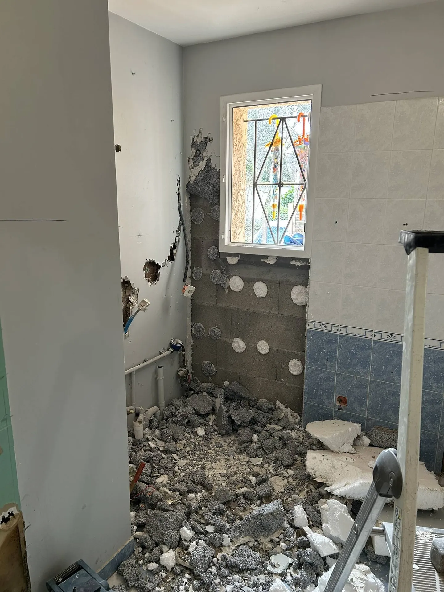 Rénovation complète après dégât des eaux avec réfection intérieure et travaux énergétiques à Villefranche-sur-Saône