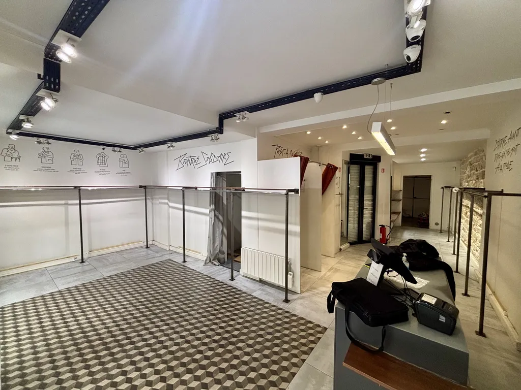 Location - Boutique 70 m², Maubeuge Martyr, Rue Lamartine 75009 PARIS