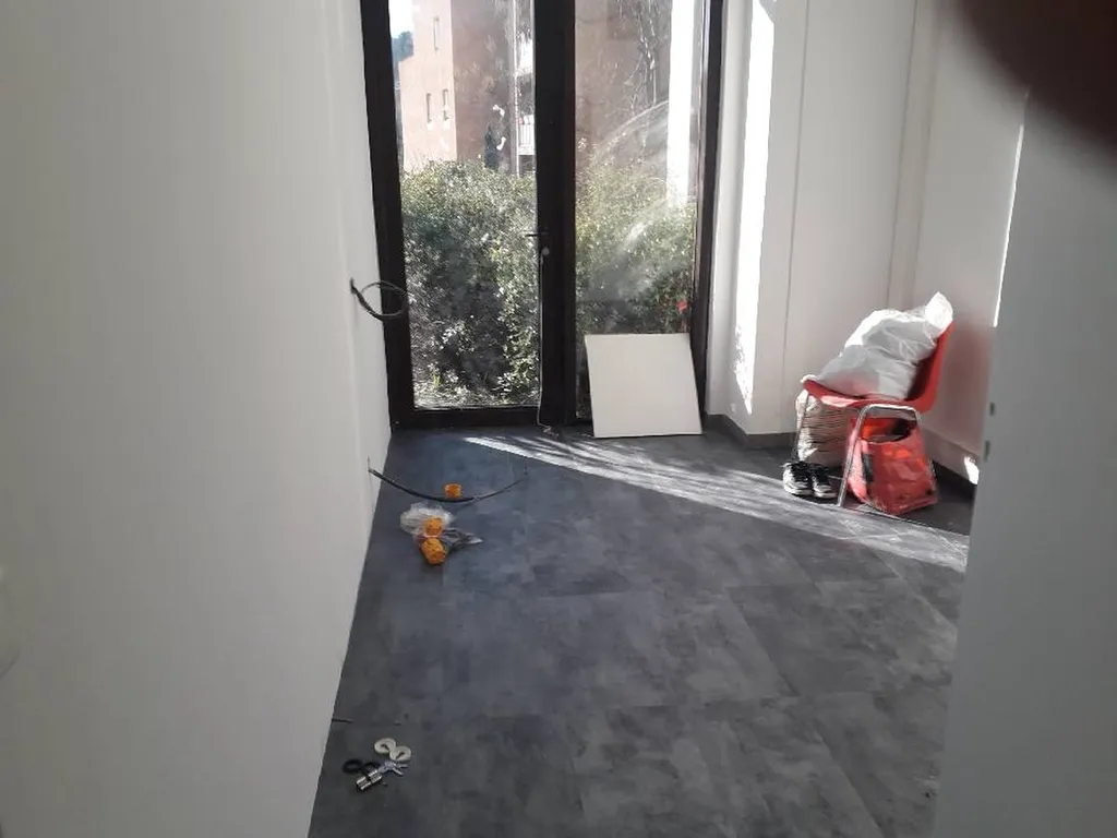 Réalisation des installations électriques pour des box avec des panneaux lumineux sur dans une clinique à Marseille