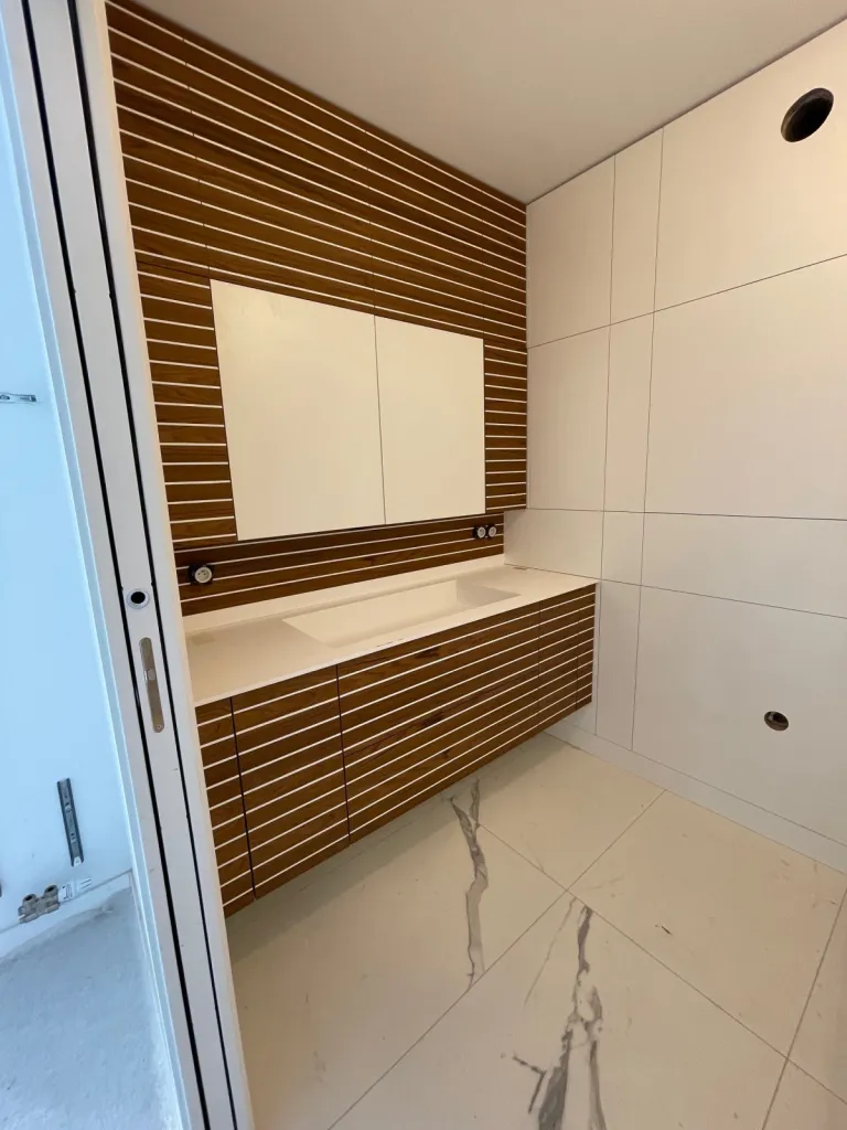 Fabrication d’un meuble salle de bain en Corian au Bouscat 33