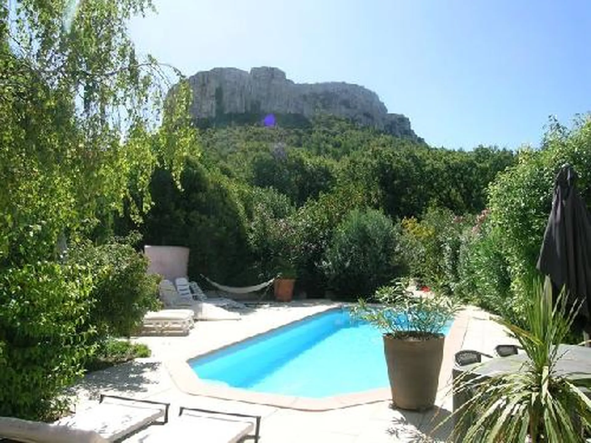 Vente maison Roquefort La Bédoule dans quartier recherché avec studio et maison d'invités