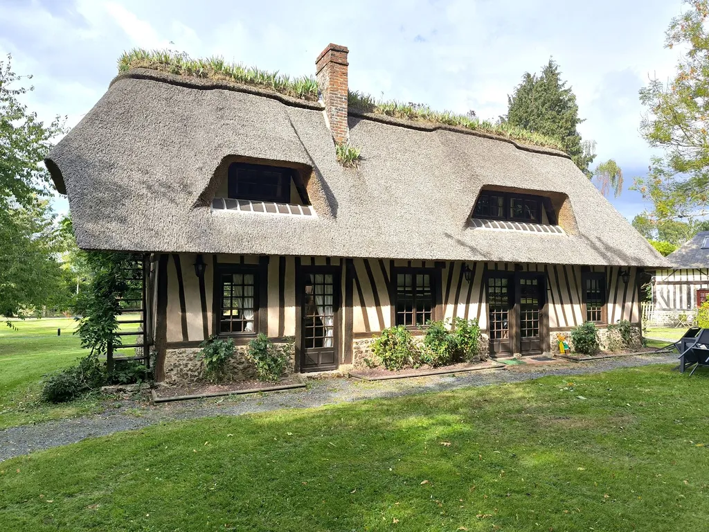 VENTE - Propriété de charme au cœur de la Normandie comprenant 3 maisons proche Beuzeville (27210) sur un terrain de plus de 7600m²