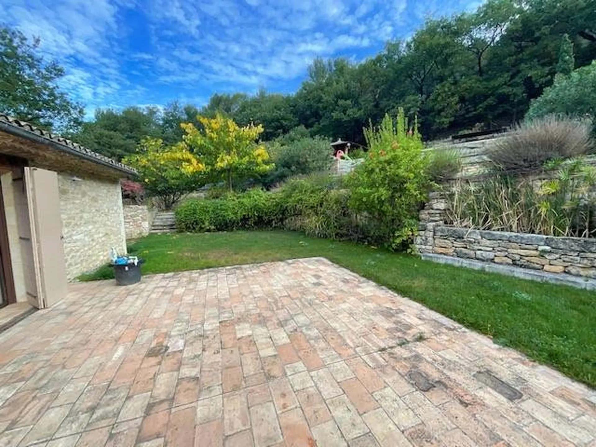 Entreprise spécialisée en entretien paysager dans les Alpilles 13210, pour des espaces extérieurs soignés et bien entretenus