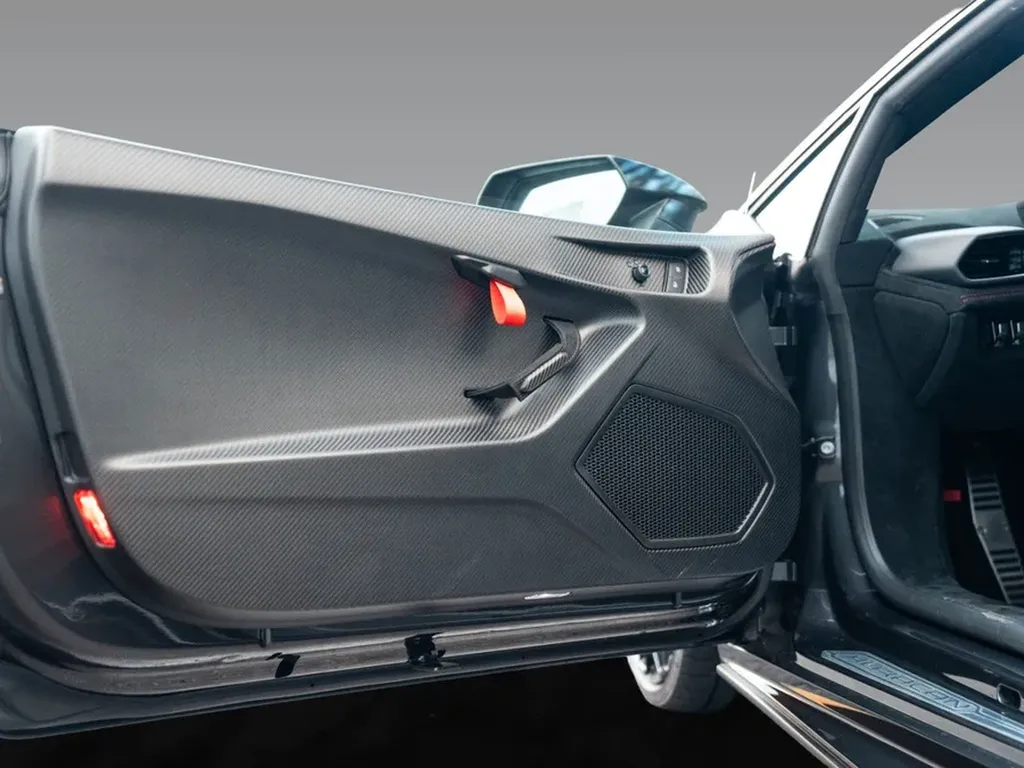 lamborghini-huracan-sto-bordeaux-profil-cote-aileron-aerodynamique