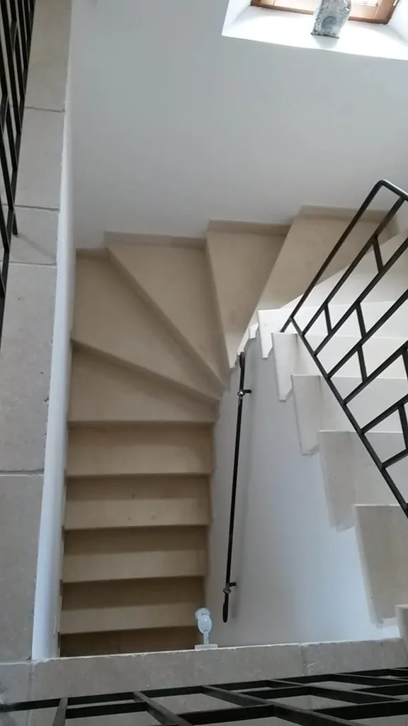 Marches et escaliers intérieurs 100% pierre naturelle
