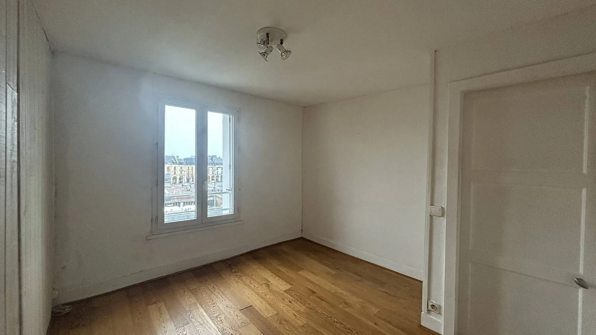 Appartement de type T2 vue port de 44,36m² à rénover, situé proche du centre-ville de Dieppe, 76