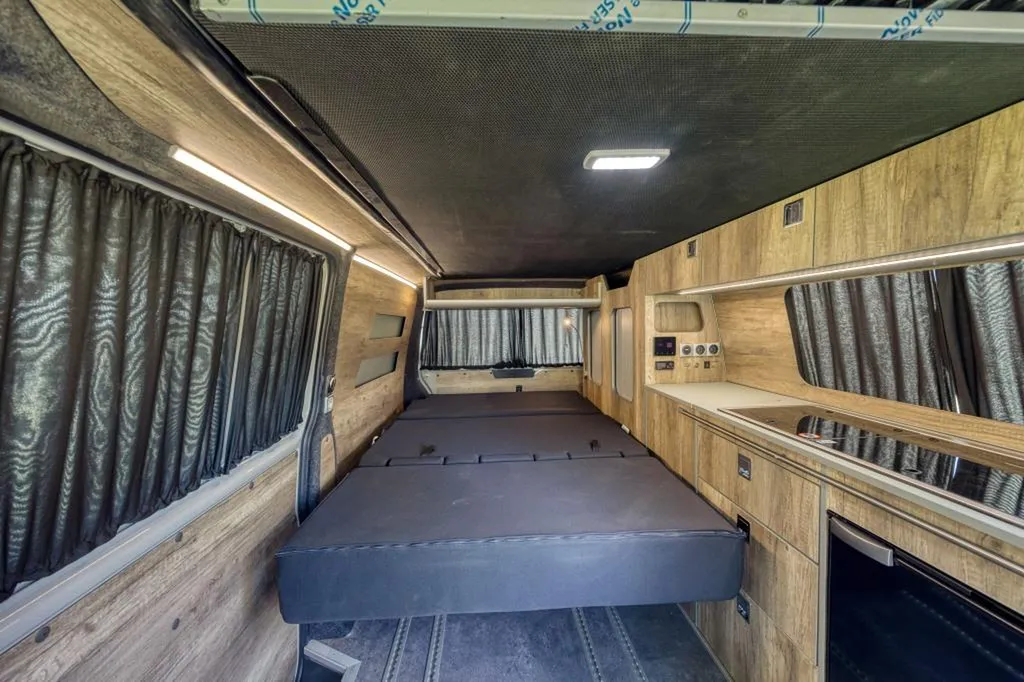 Spécialiste aménagement intérieur VW T6 Long à Lyon : transformation van sur-mesure dans le Rhône