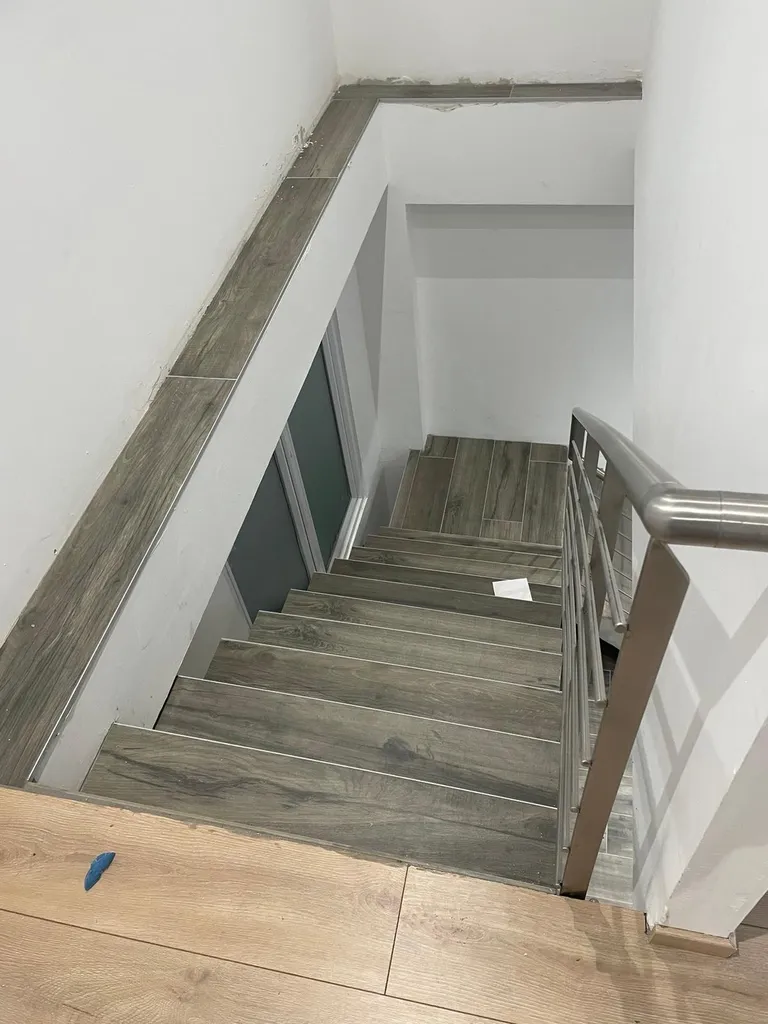 Nettoyage de bureaux à Strasbourg Meinau : remise en propreté des sols et escaliers