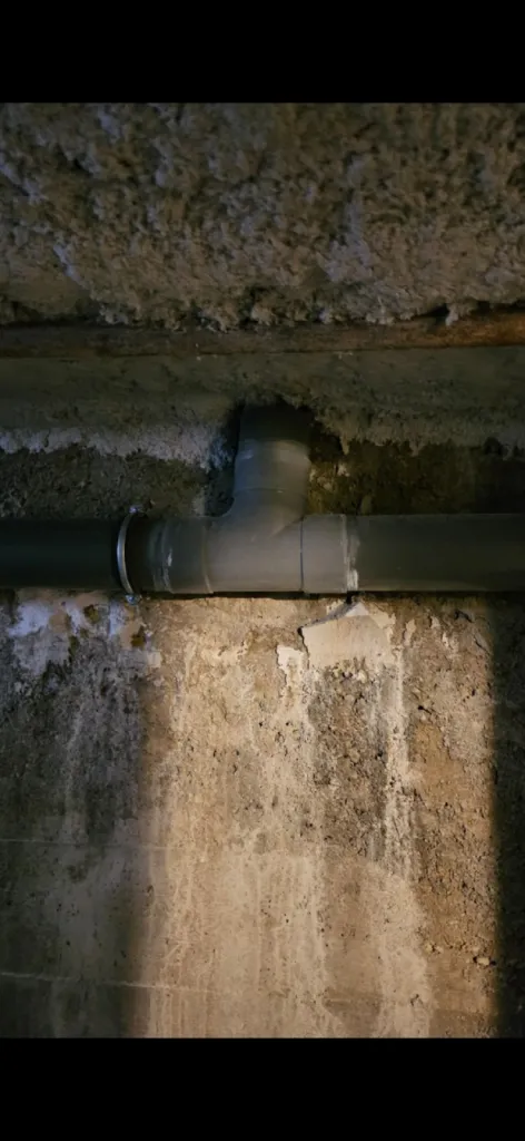 Remplacement d'un tronçon de collecteur d'eaux usés dans une copropriété a Cannes 